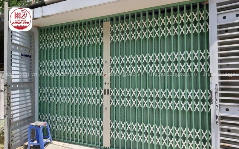 Cửa xếp inox kéo tay và tự động 