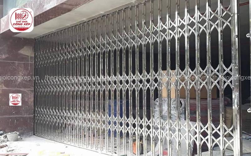 Cửa xếp inox kéo tay và tự động 