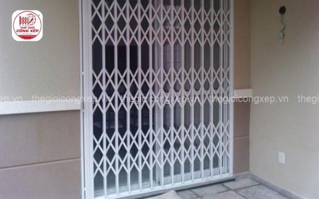 Cửa xếp inox kéo tay và tự động