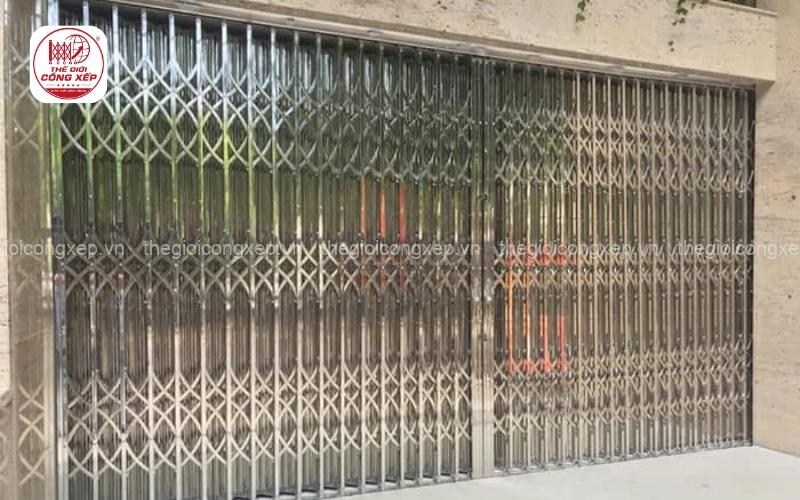 Cửa xếp inox kéo tay và tự động 