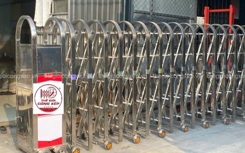 cấu tạo cổng xếp inox