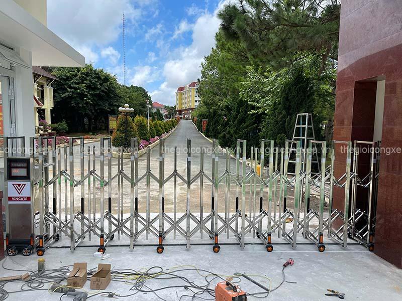 Top 7 đơn vị cung cấp và lắp đặt cổng xếp uy tín Việt Nam