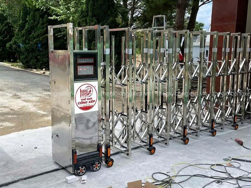 Top 7 đơn vị cung cấp và lắp đặt cổng xếp uy tín Việt Nam