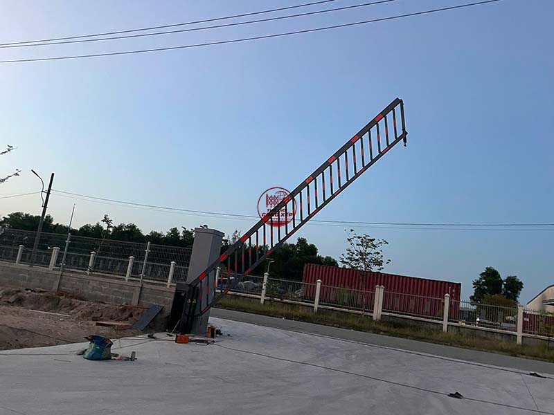 Dự án lắp đặt 2 bộ barie trụ chắp đôi dài 7,5m tại Huế