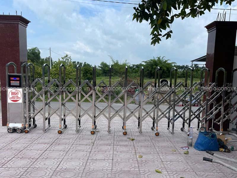Dự án lắp đặt cổng xếp inox V04 hàng Việt Nam tại Long An