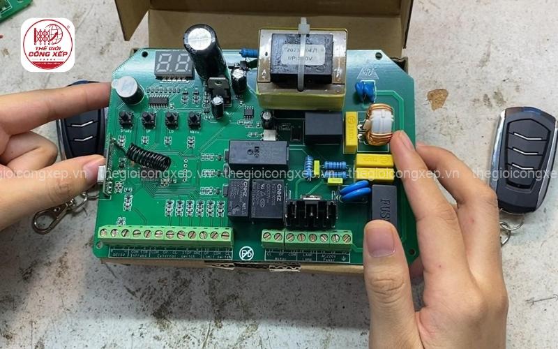 Bộ điều khiển cổng xếp