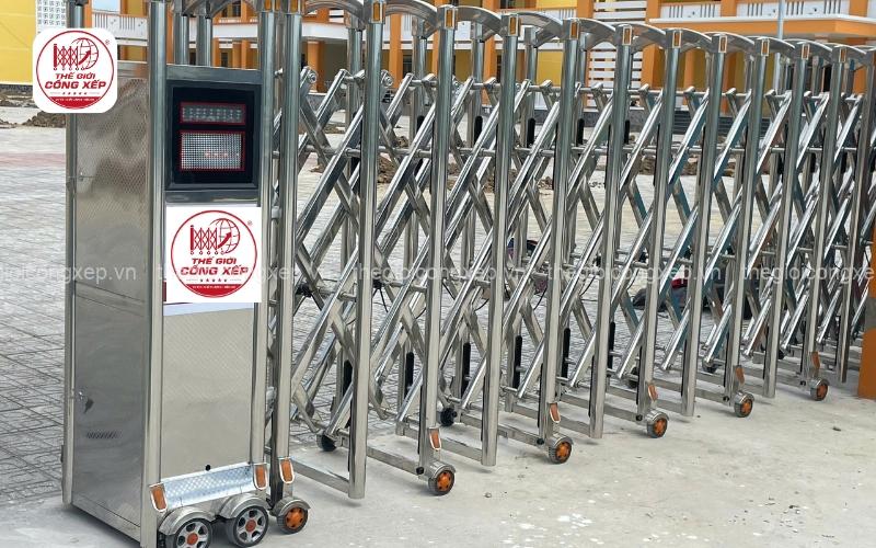 cấu tạo cổng xếp inox