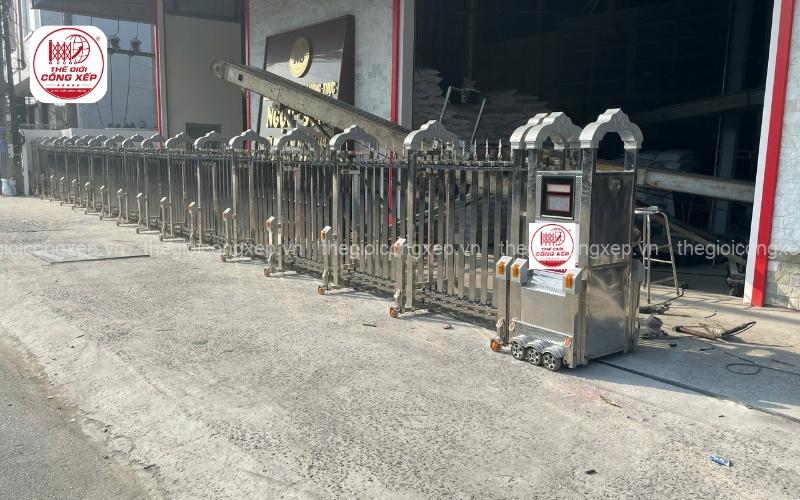 cấu tạo cổng xếp inox