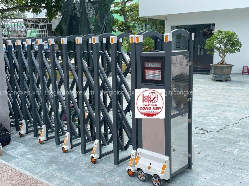 Dự án lắp đặt cổng xếp hợp kim nhôm V04N tại Quảng Ngãi