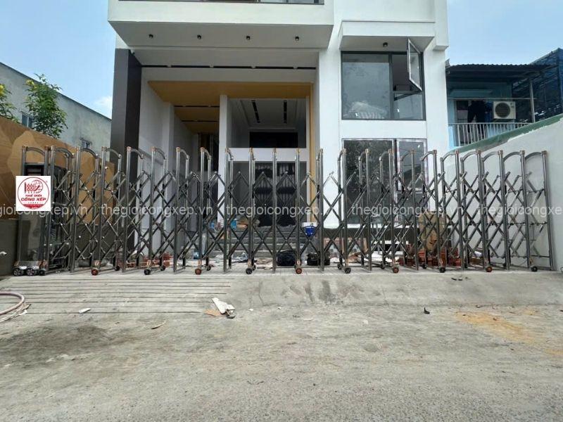 Dự án lắp đặt cổng xếp inox V06VN dài 9m