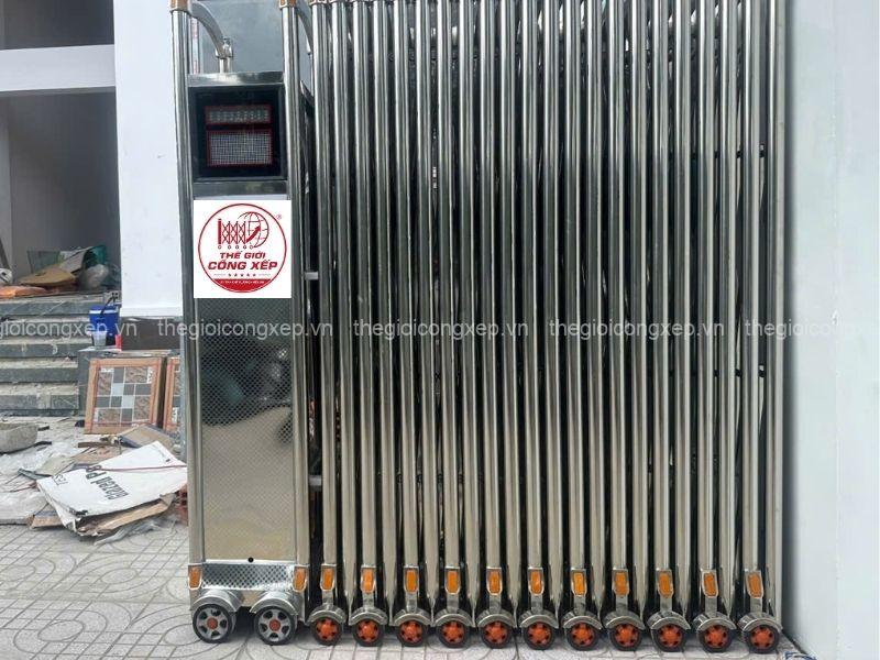 Dự án lắp đặt cổng xếp inox V06VN dài 9m