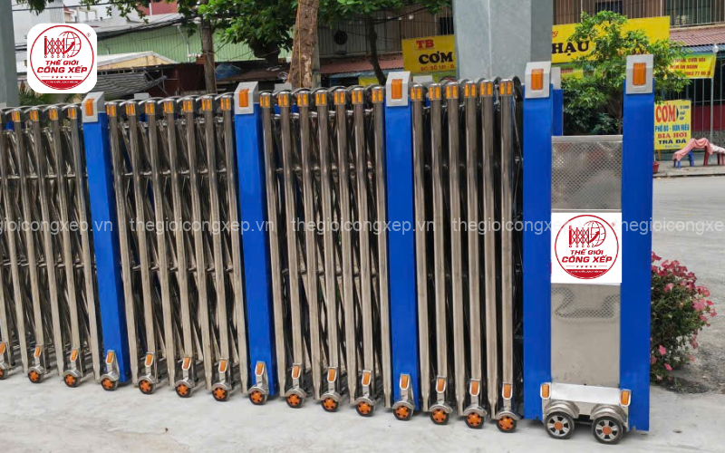 lưu ý khi lắp đặt cổng xếp inox