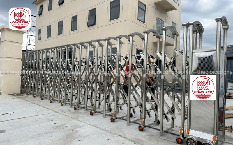 lưu ý khi lắp đặt cổng xếp inox