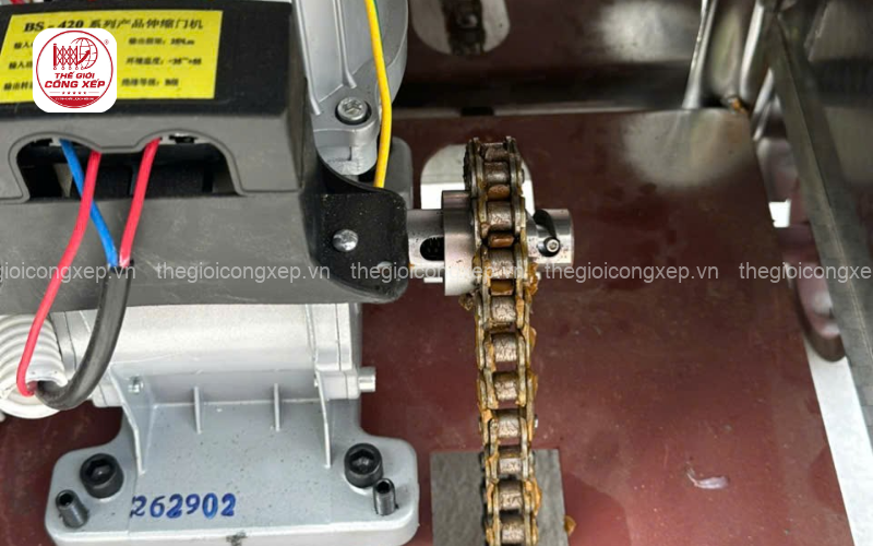 lưu ý khi lắp đặt cổng xếp inox