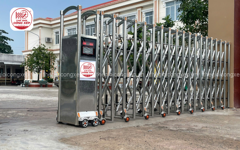 lưu ý khi lắp đặt cổng xếp inox