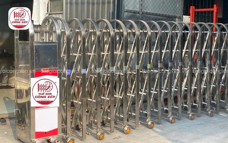 có nên lắp đặt cổng xếp inox 201 cho công trình
