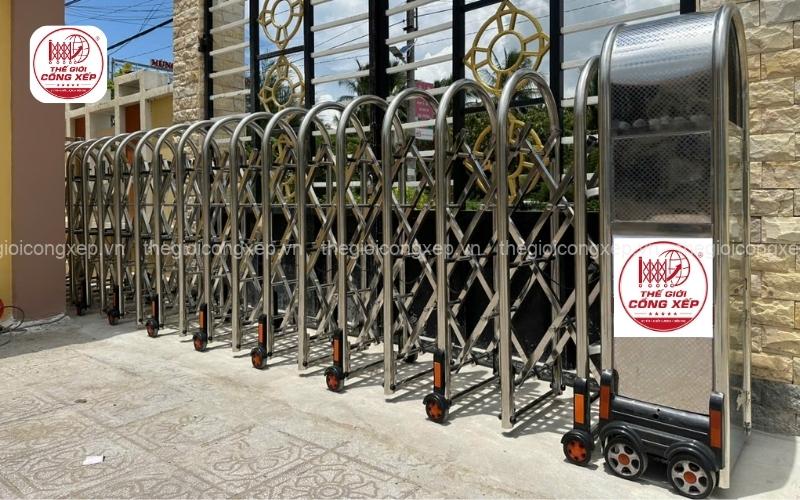 Cổng xếp inox 304