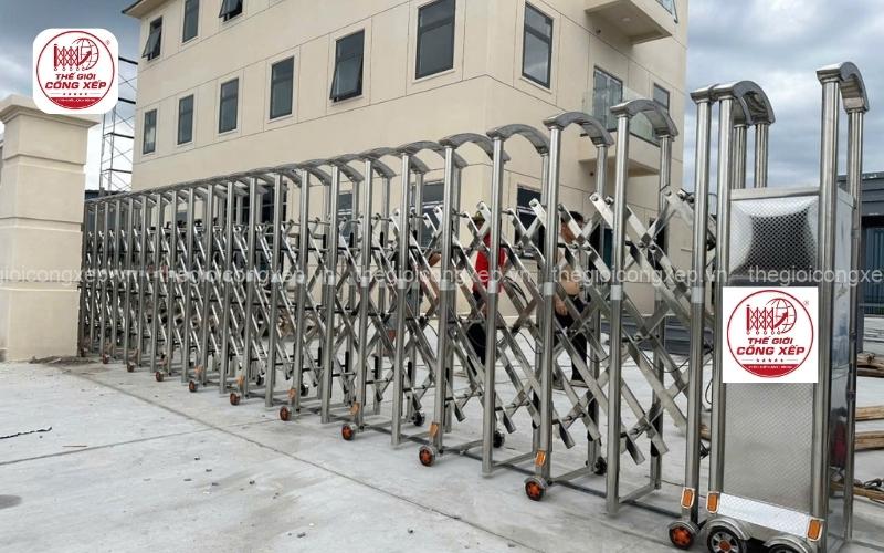 Cổng xếp inox 304