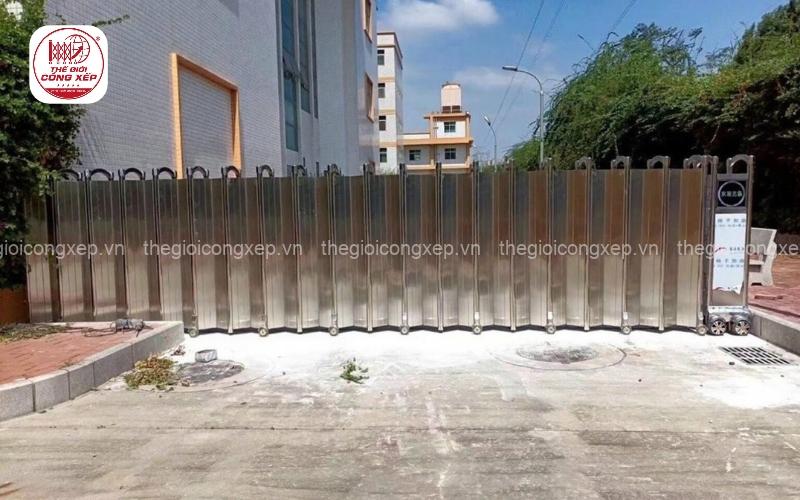 Cổng Xếp Inox 201 Phù Hợp Với Những Công Trình Nào?