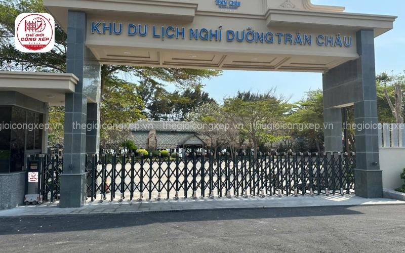 Cổng xếp nhôm có dễ bị cong vênh không