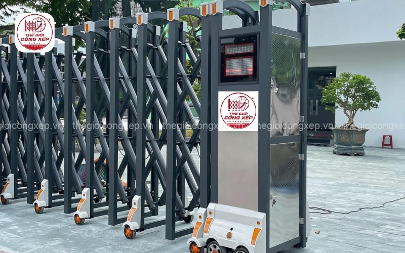 Cổng xếp nhôm có dễ bị cong vênh không