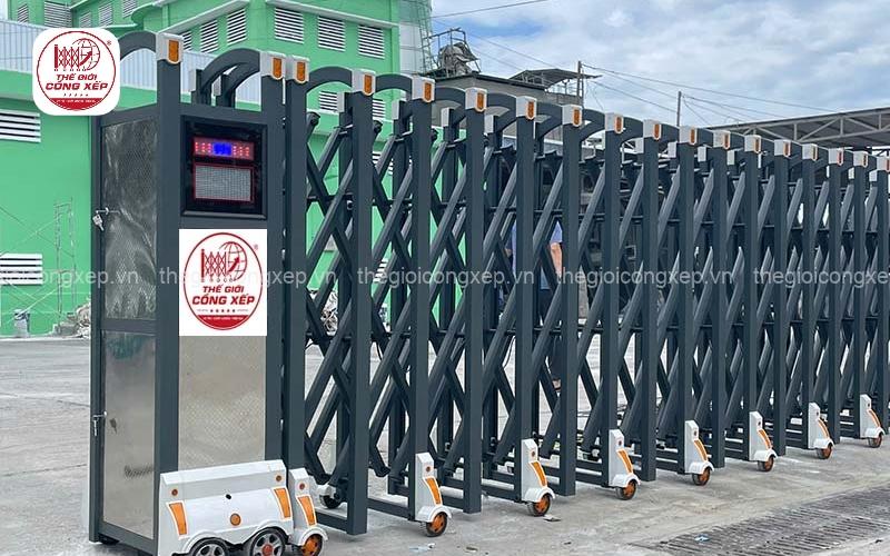 cổng xếp nhôm có dễ bị gỉ không