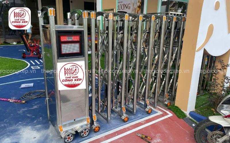 mua cửa cổng xếp ở đâu