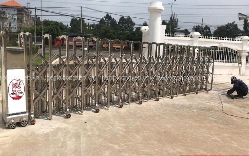 tuổi thọ của cổng xếp inox 201